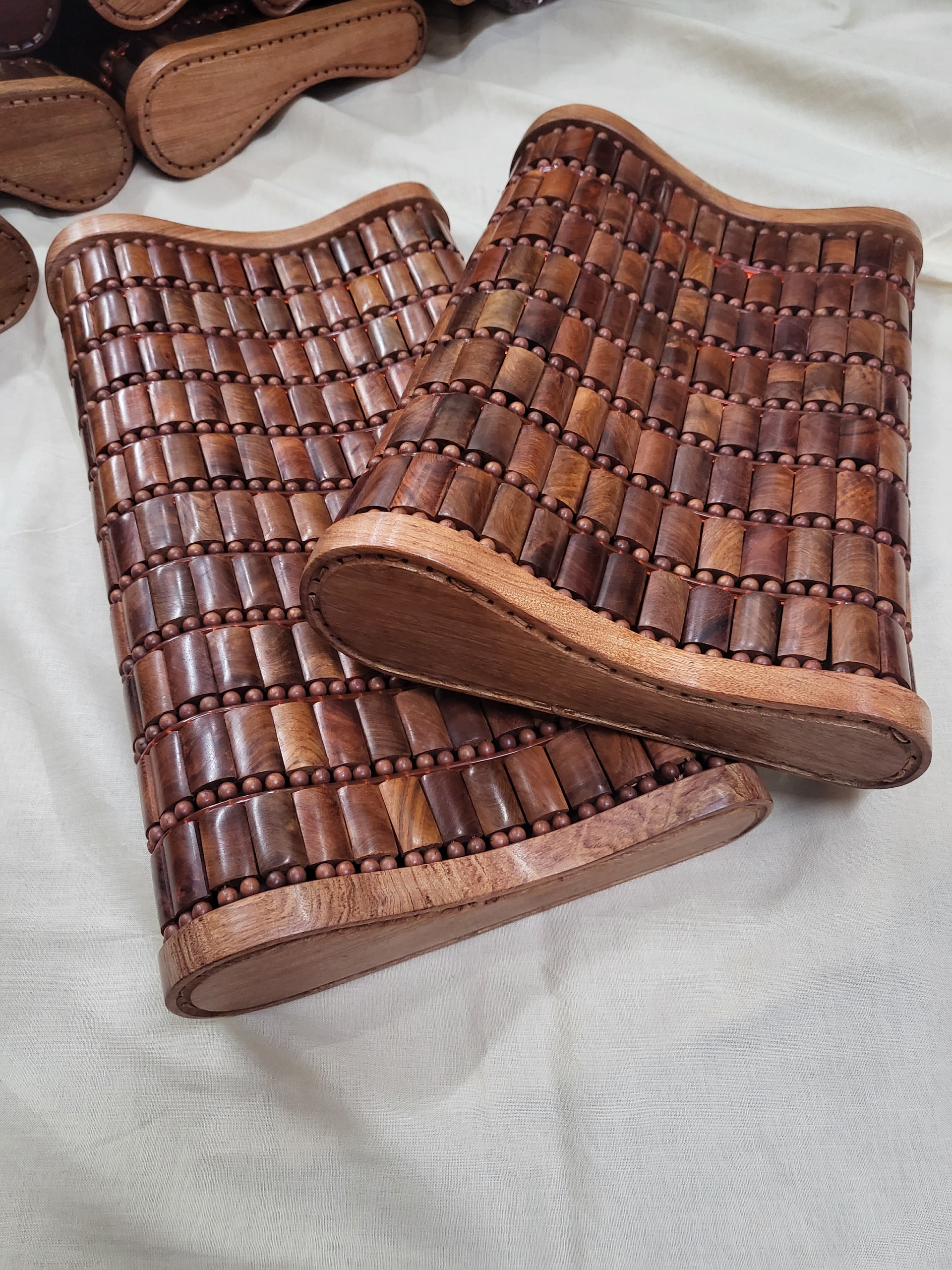 Gối Công Thái Học , Gối Hạt Gỗ Hương - Kích Thước 36cmx24cmx8cm/4cm ( video, hình thật )