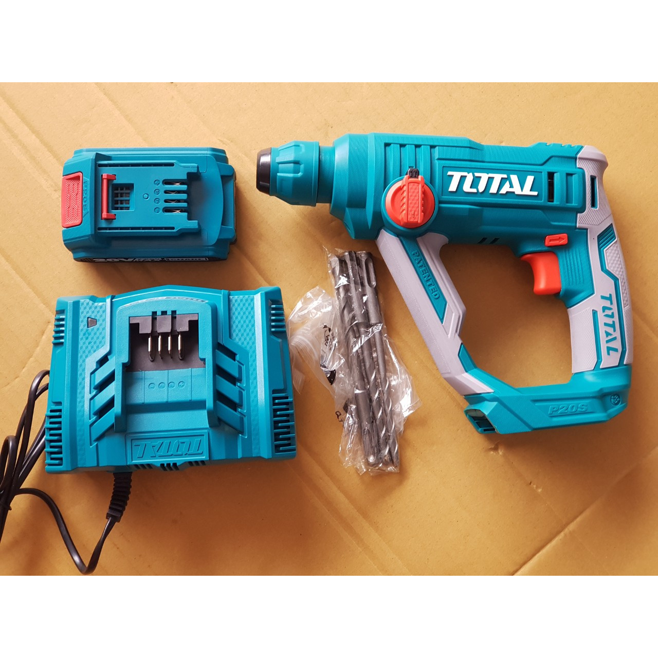 Máy khoan bê tông dùng pin 20V 1 PIN VÀ 1 SẠC Total TRHLI1601TFCLI2003TFBLI2001