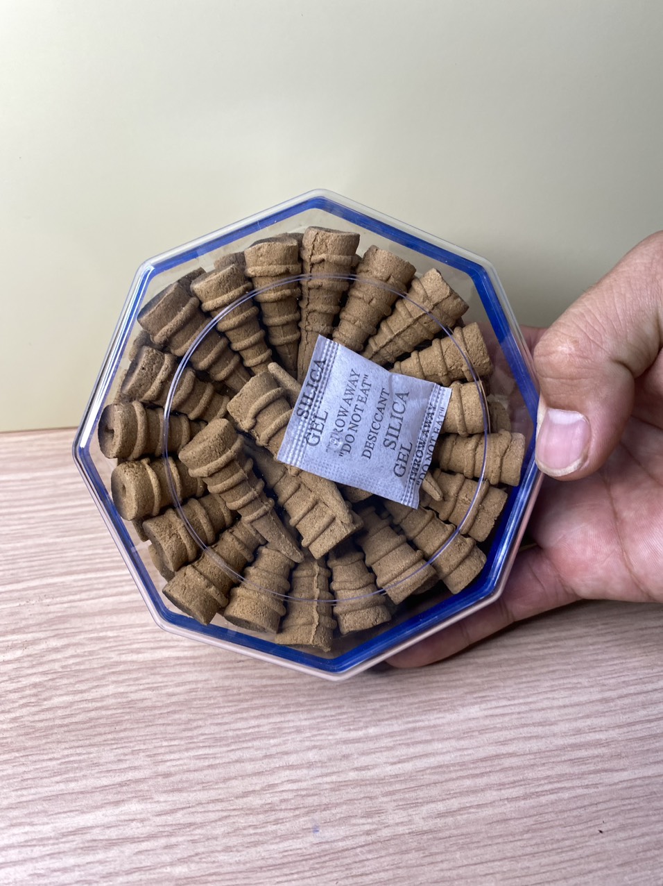 Nụ trầm hương khói ngược nhang sạch xông thơm nhà đón tài lộc hộp 45 nụ Xông Lư Hay Thác Đều Được