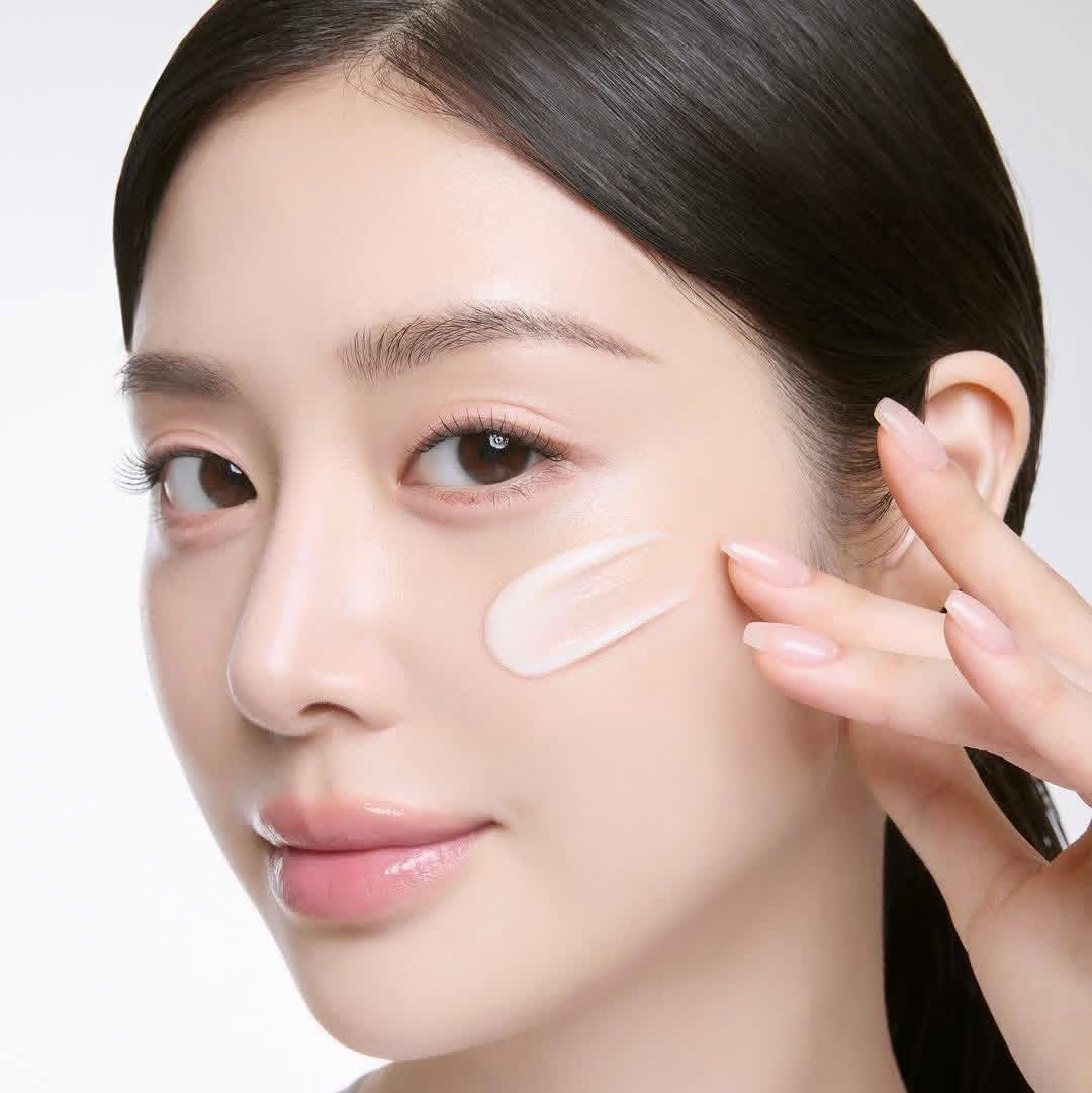 Kem sữa gạo Kwailnara Brightening Milk Rice Cream giúp mờ vết nám và làm đều màu da Hàn Quốc 100ml
