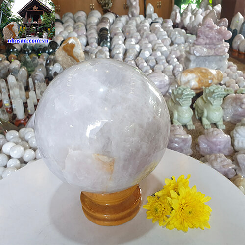 Quả cầu phong thủy đá thạch anh trắng tự nhiên Việt Nam QC691 nặng 8.1kg đường kính 18cm – vật phẩm trang trí
