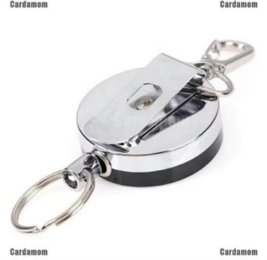 1 CÁI MÓC KHÓA ĐEO THẺ MÓC BÓP VÍ CÓ DÂY RÚT KÉO AN TOÀN THUẬN TIỆN CHO MỌI NGƯỜI