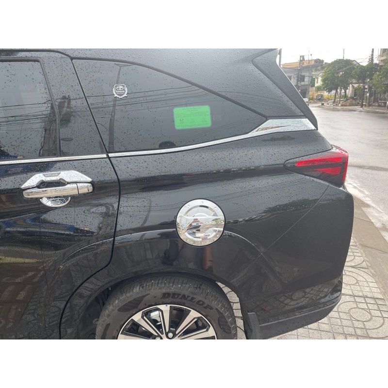 Ốp nắp bình xăng xe Toyota Veloz 2022- 2023 Mạ Crom Sáng Bóng