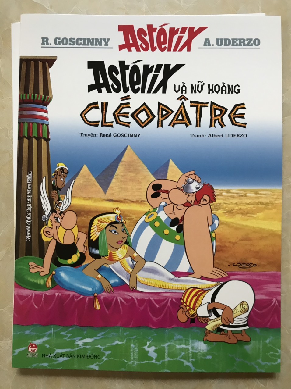 Combo 03 cuốn Asterix: Asterix và nữ hoàng Cleopatre, Vùng đất thần thánh, Asterix làm lính La mã