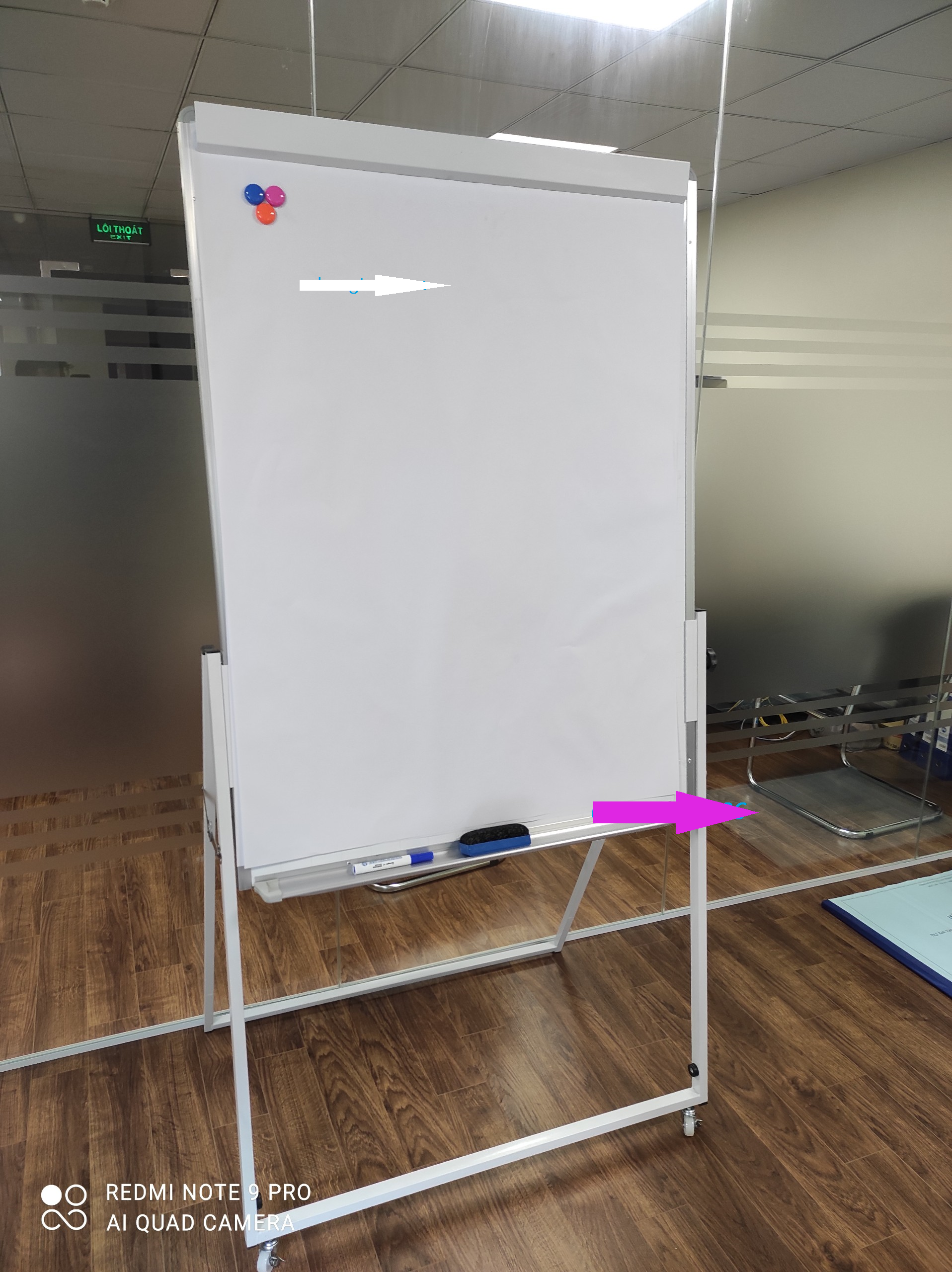 Bảng Flipchart hội thảo điều chỉnh cao thấp 90x120 cm ( Tặng kèm)