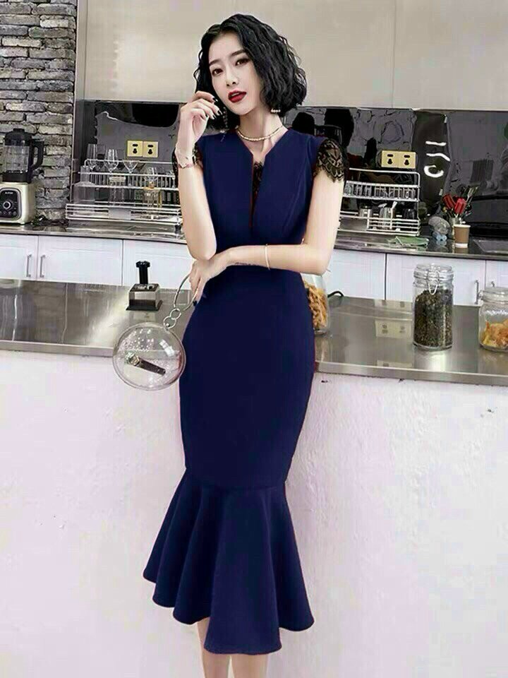 ĐẦM ÔM ĐUÔI CÁ XANH PHỐI REN chất vải thun poly dày dặn,thoáng mát và co giãn tốt. Đầm thích hợp cho chị em đi chơi,đi làm công sở hoặc đi tiệc nhé