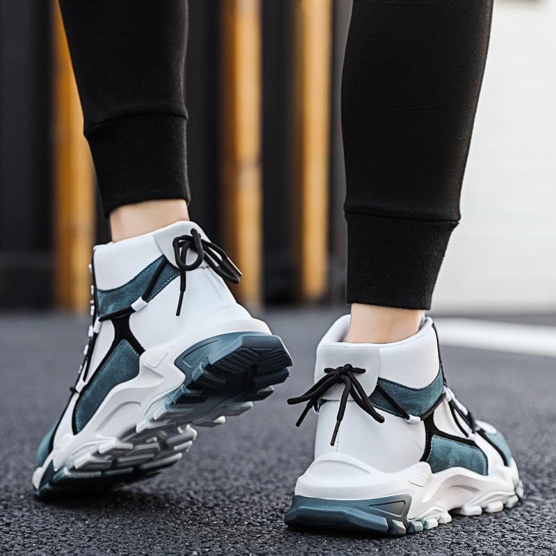 Giày sneaker thiết kế kiểu dáng độc đáo chuyên dụng để chơi thể thao
