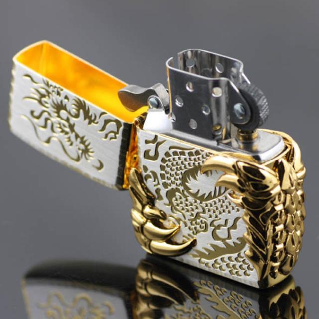 Vỏ Hột Quẹt Bật Lửa Xăng Đá Thiết Kế Họa Tiết Móng Rồng Đẹp Độc Lạ ( Giao Màu Ngẫu Nhiên )
