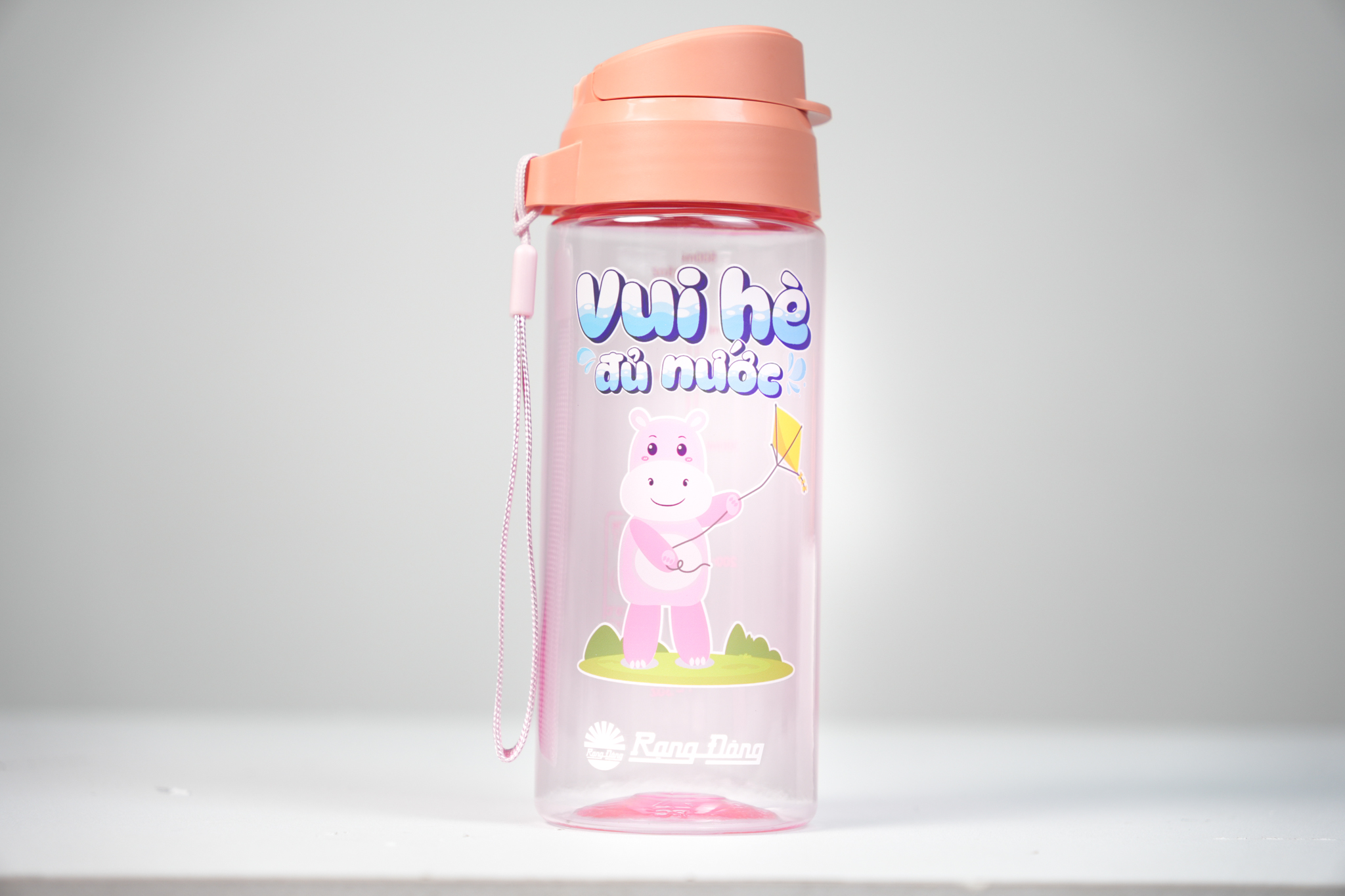 Bình nước cầm tay họa tiết thú cưng kèm dây đeo bình điều chỉnh độ dài, dung tích 500ml, in họa tiết thú cưng bắt mắt – hồng