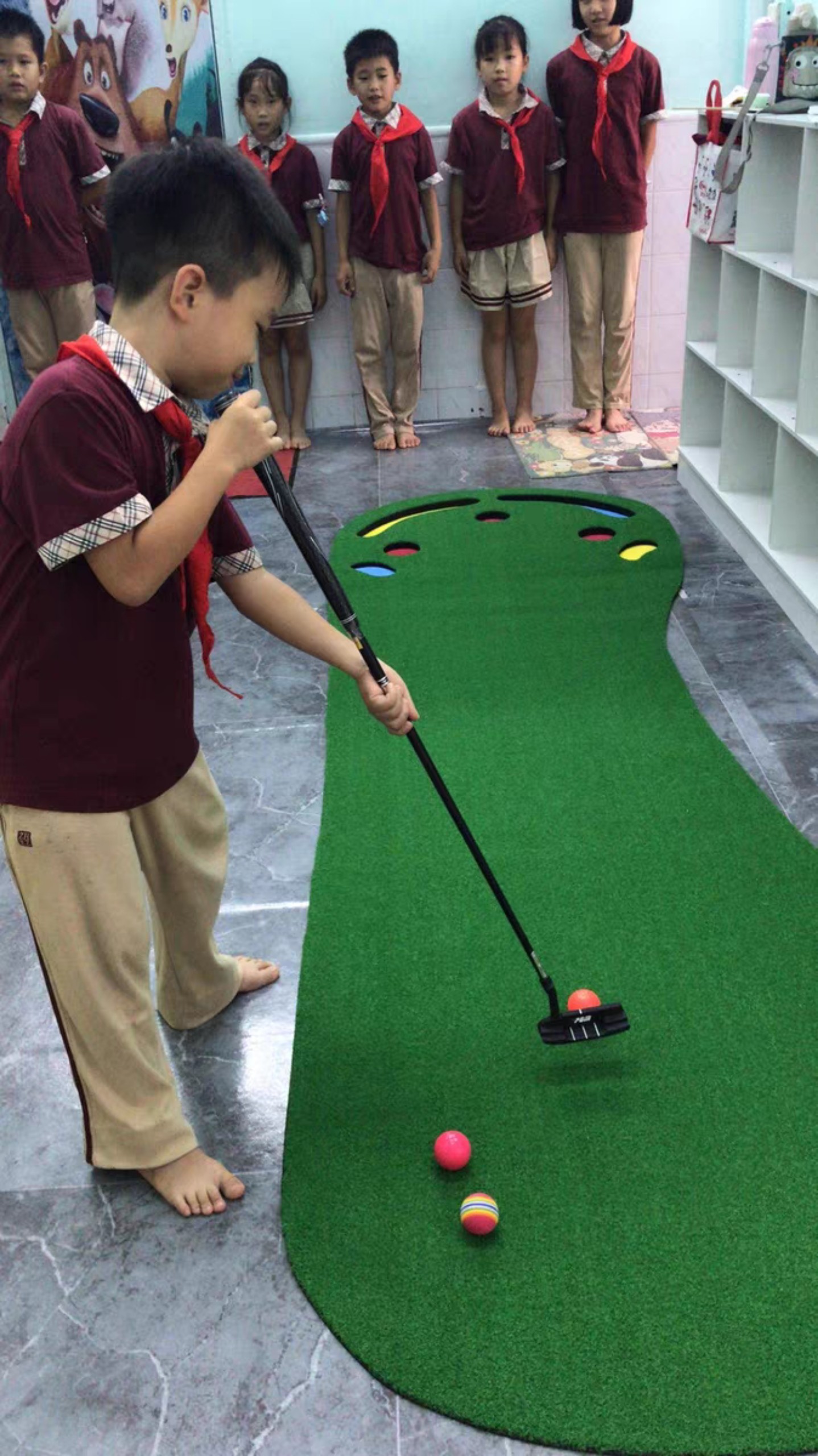 Thảm tập golf putting Hình Bàn Chân