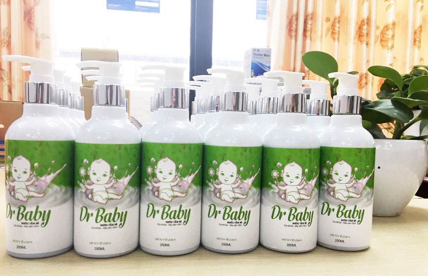 Nước Tắm Thảo Dược Dr Baby 250ml Cho Trẻ Từ 0 Đến 3 Tuổi Hết Rôm Sảy, Mẩn Ngứa, Viêm Da