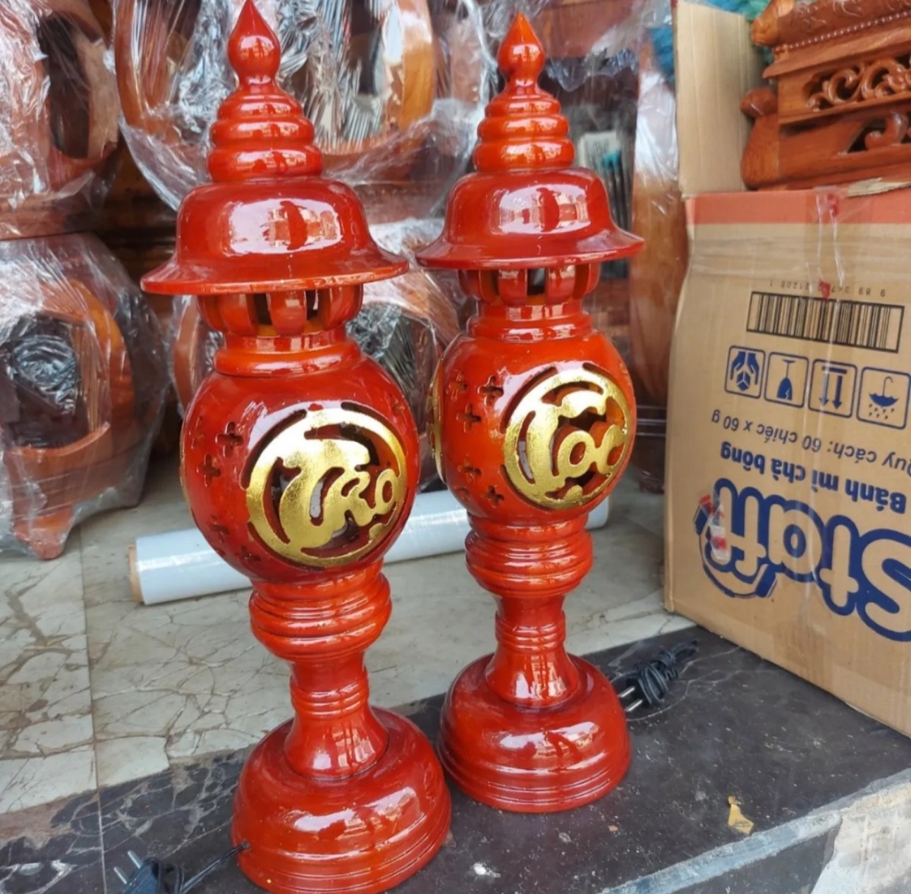 Cặp Đèn thờ gỗ -Cặp đèn tổ ông cao cấp khắc chữ sơn nhủ vàng Phúc - Lộc -Thọ cao 34-41 cm