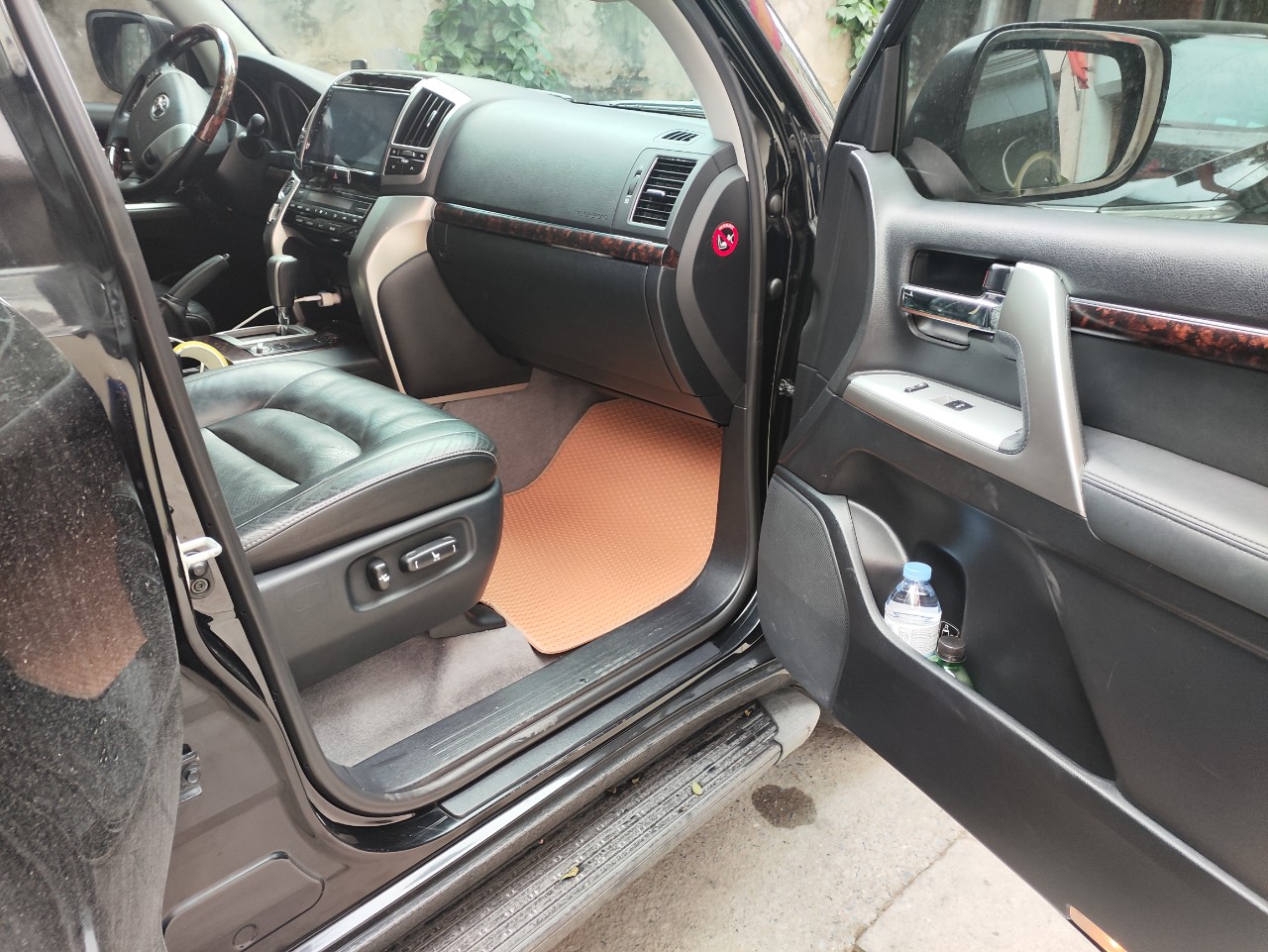 Thảm lót sàn ô tô KATA cho xe Lexus LX570 - Khít với sàn xe, Chống trơn, Không mùi, Không ẩm mốc