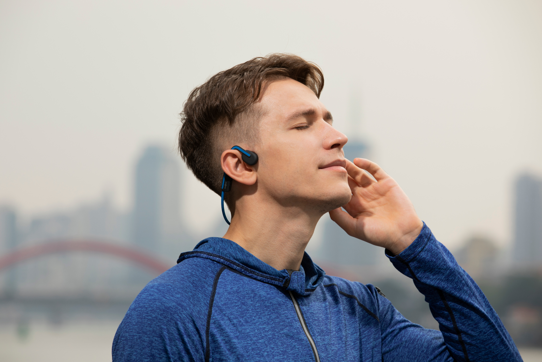 Tai Nghe Bluetooth Thể Thao Truyền Âm Thanh Qua Xương SHOKZ OPEN MOVE S661 Màu Xanh - Hàng chính hãng