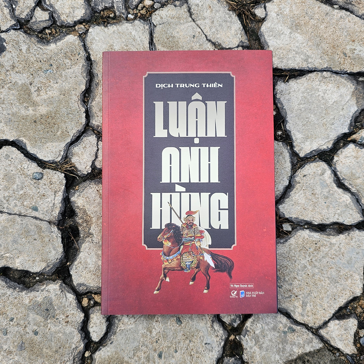 Sách Luận Anh hùng - Tái Bản 2024