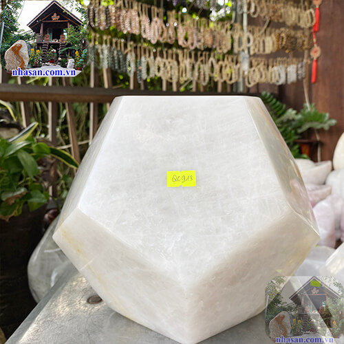 Đá 12 mặt thạch anh tự nhiên giúp xua đuổi tà khí cùng năng lượng âm, thu hút năng lượng dương mang đến may mắn và tài lộc QC913 nặng 17.4kg kích thước 22x14.5