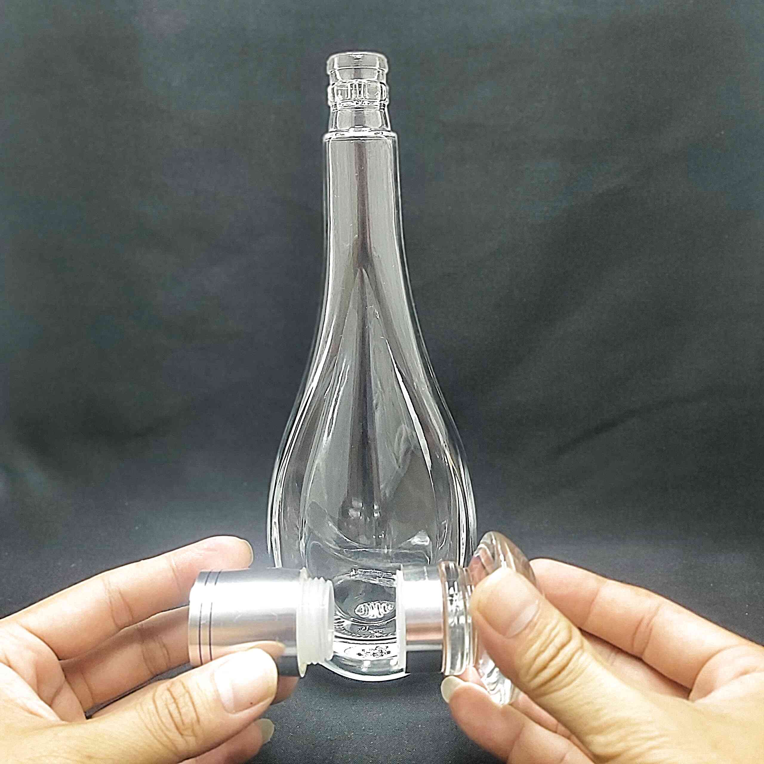 Vỏ chai thủy tinh 500ml cao cấp mẫu GIỌT NƯỚC nắp thủy tinh đặc hình Nón bọc thiếc