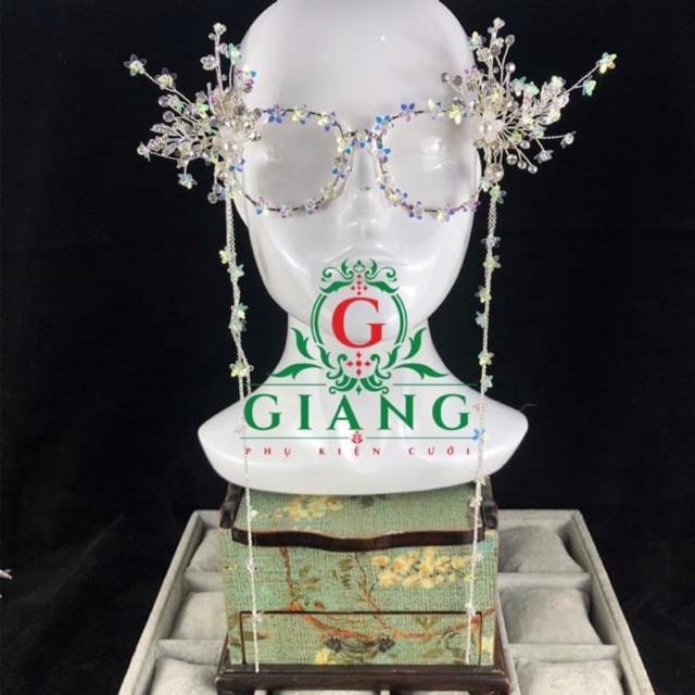 Phụ kiện cưới gọng kính viền hạt màu gắn hoa xi trắng
