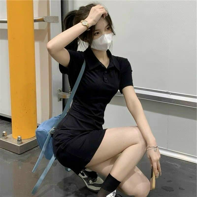 Đầm đen cổ polo ôm body xẻ dáng basic năng động