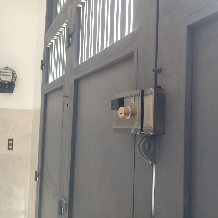 Khóa Cổng Điện Tử Thông Minh Tích Hợp Pin Lên Đến 1 Năm