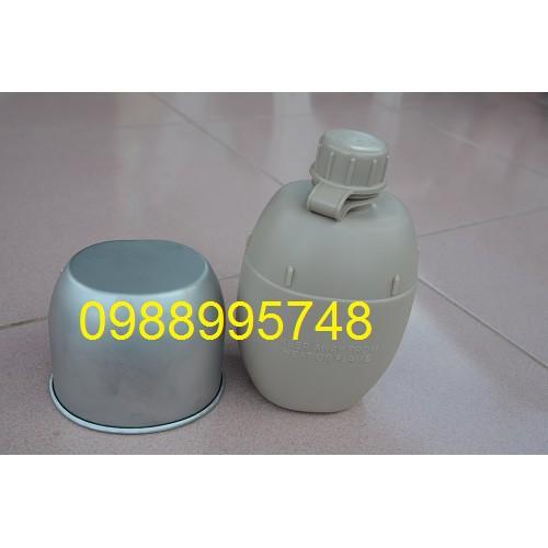 BÌNH NƯỚC NHỰA VÀ CA INOX CÓ QUAI XẾP