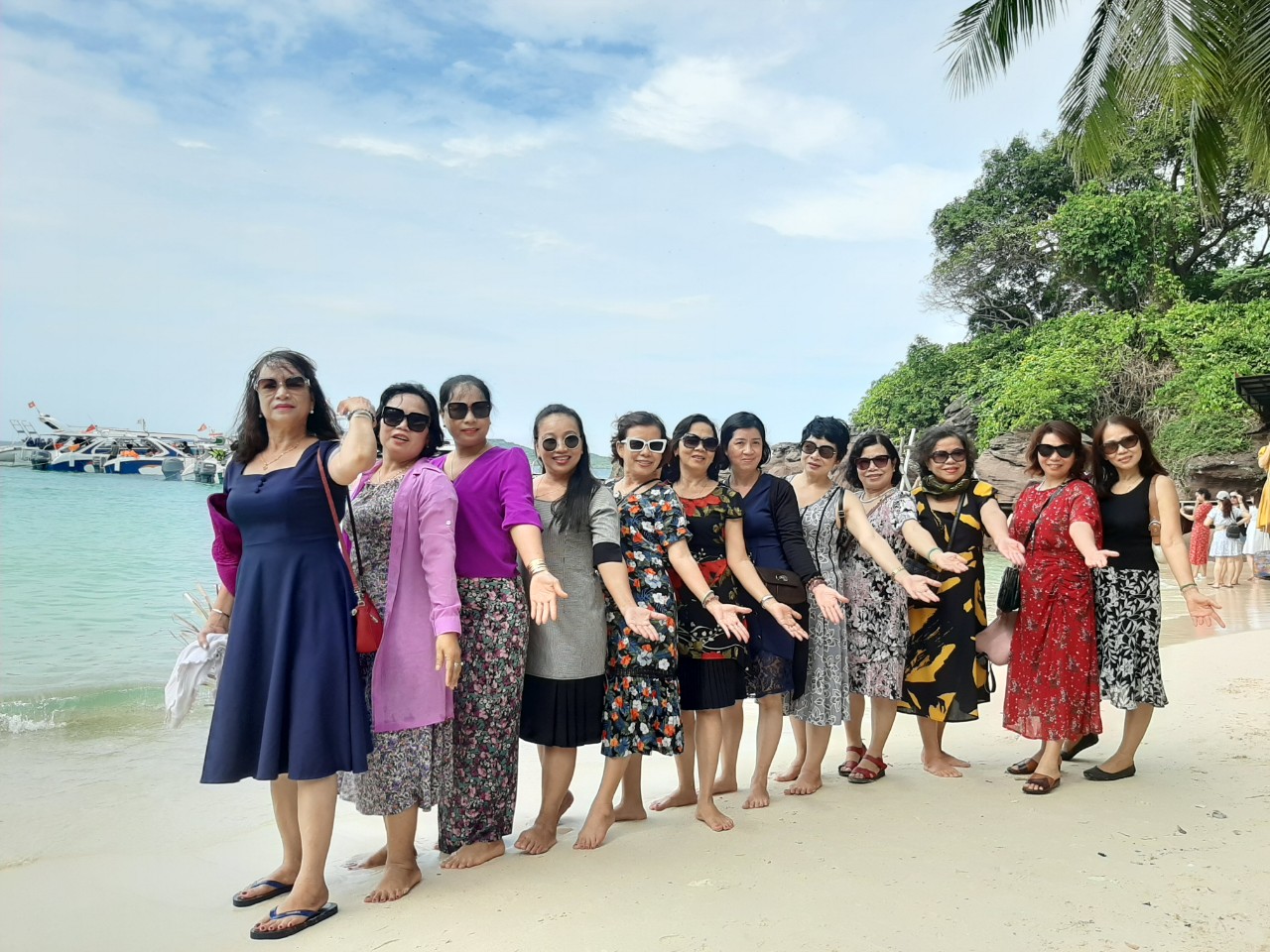 PHÚ QUỐC “THIÊN ĐƯỜNG MALDIVES” - 3 NGÀY 2 ĐÊM - KHÁM PHÁ ĐẢO NGỌC NGẮM SAN HÔ, NGẮM HOÀNG HÔM VÀ CÂU MỰC ĐÊM