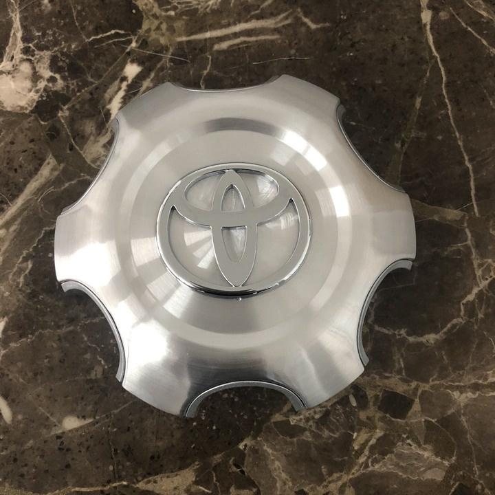 Logo chụp mâm, ốp lazang bánh sau xe ô tô Toyota Land Cruiser Prado Đời từ 2002-2012