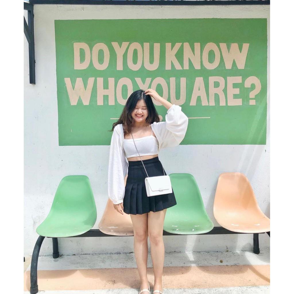 Set khoác trắng và áo croptop 2 dây