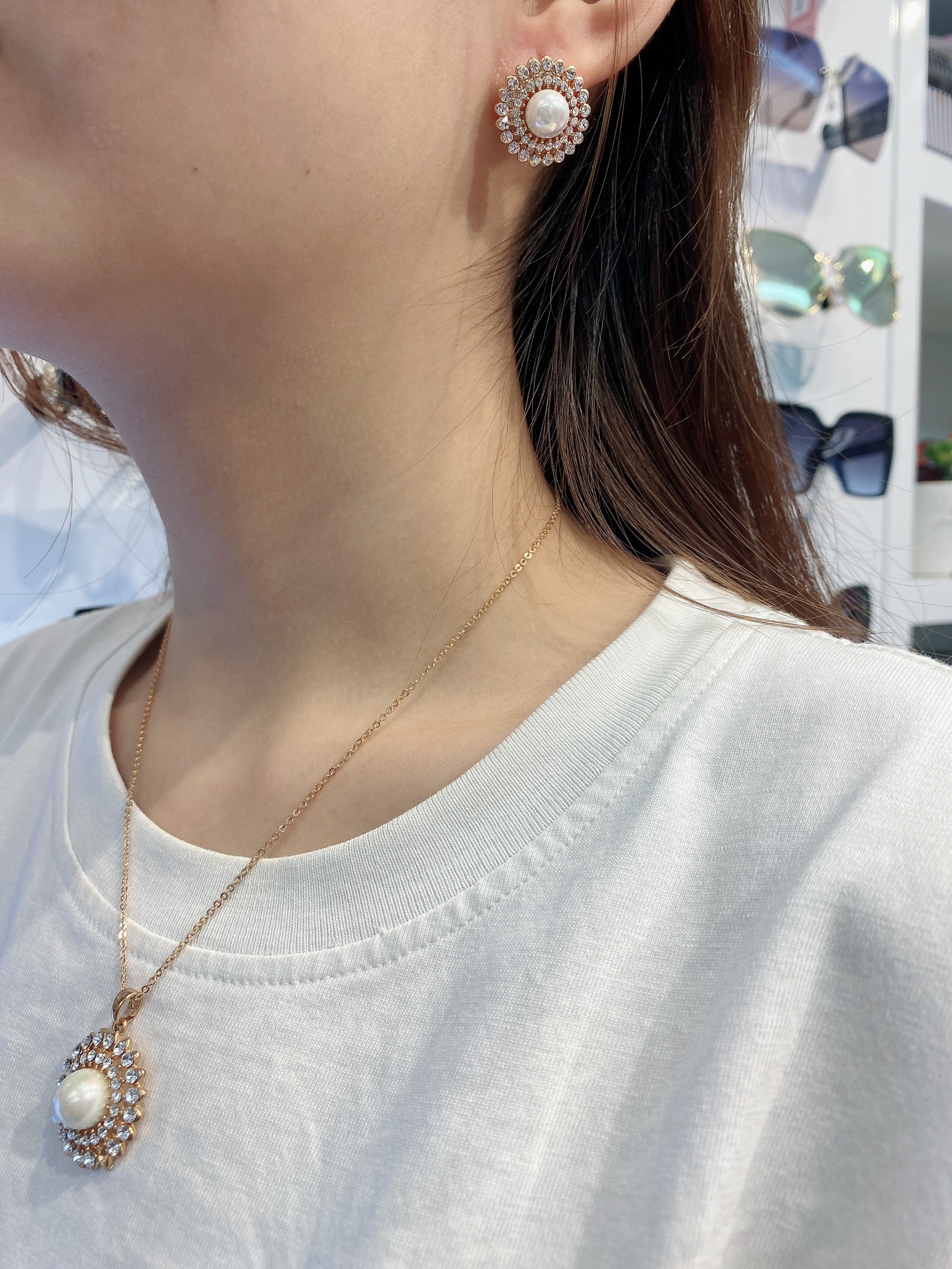 Bộ dây chuyền và bông tai thời trang xi cao cấp hình bông hoa hạt châu giữa và đính hột lấp lánh xung quanh cho bạn nữ đi tiệc party cực sang trọng - 630BTDCHOAV03