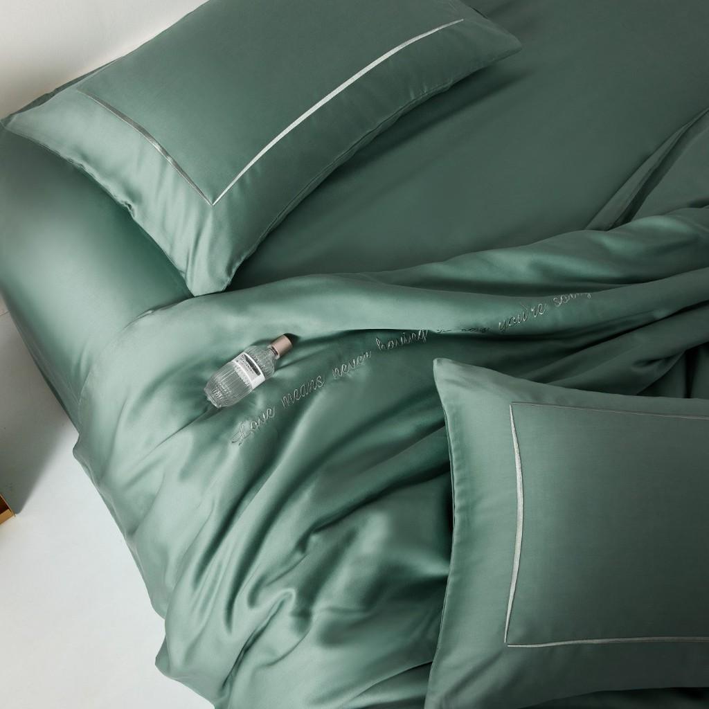Bộ chăn ga gối cao cấp 100%Tencel, Tone màu xanh rêu đậm, thêu phối, chất liệu siêu mềm mát mịn