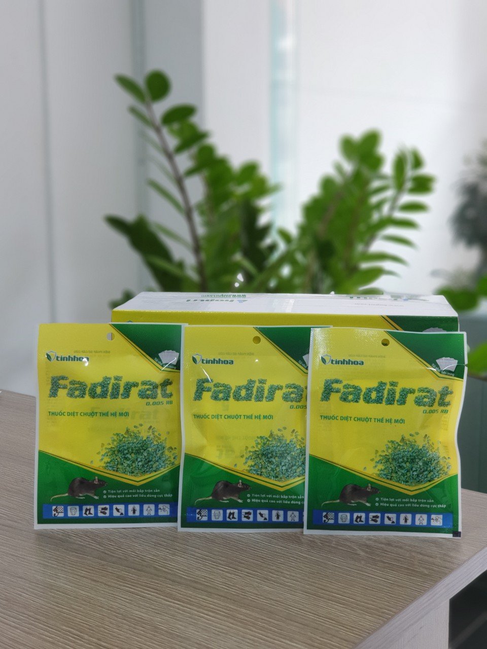 Thuốc diệt chuột thế hệ mới FADIRAT 0.005 RB - Tiện lợi với mồi bắp trộn sẵn - Hiệu quả cao với liều dùng cực thấp (Gói 4 túi x 5g)