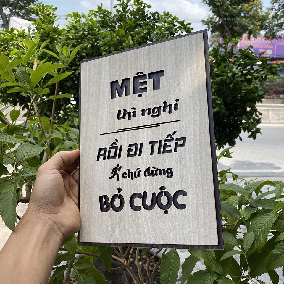 Tranh gỗ tạo động lực mã TBIG035 - "Mệt thì nghỉ rồi đi tiếp chứ đừng bỏ cuộc"