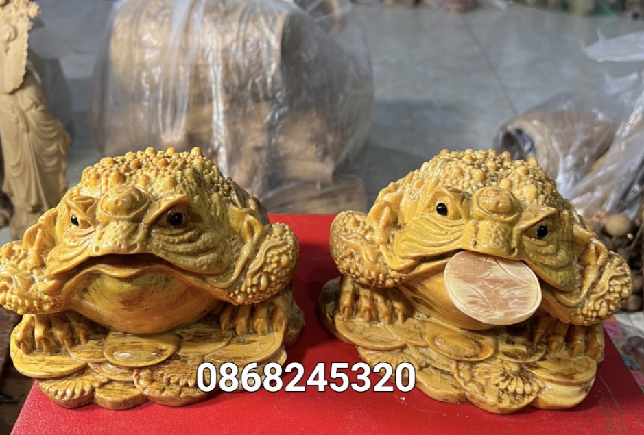 Tượng cóc phong thủy cầu tài lộc bằng gỗ huyết long đẹp long lanh kt 15×15×12cm