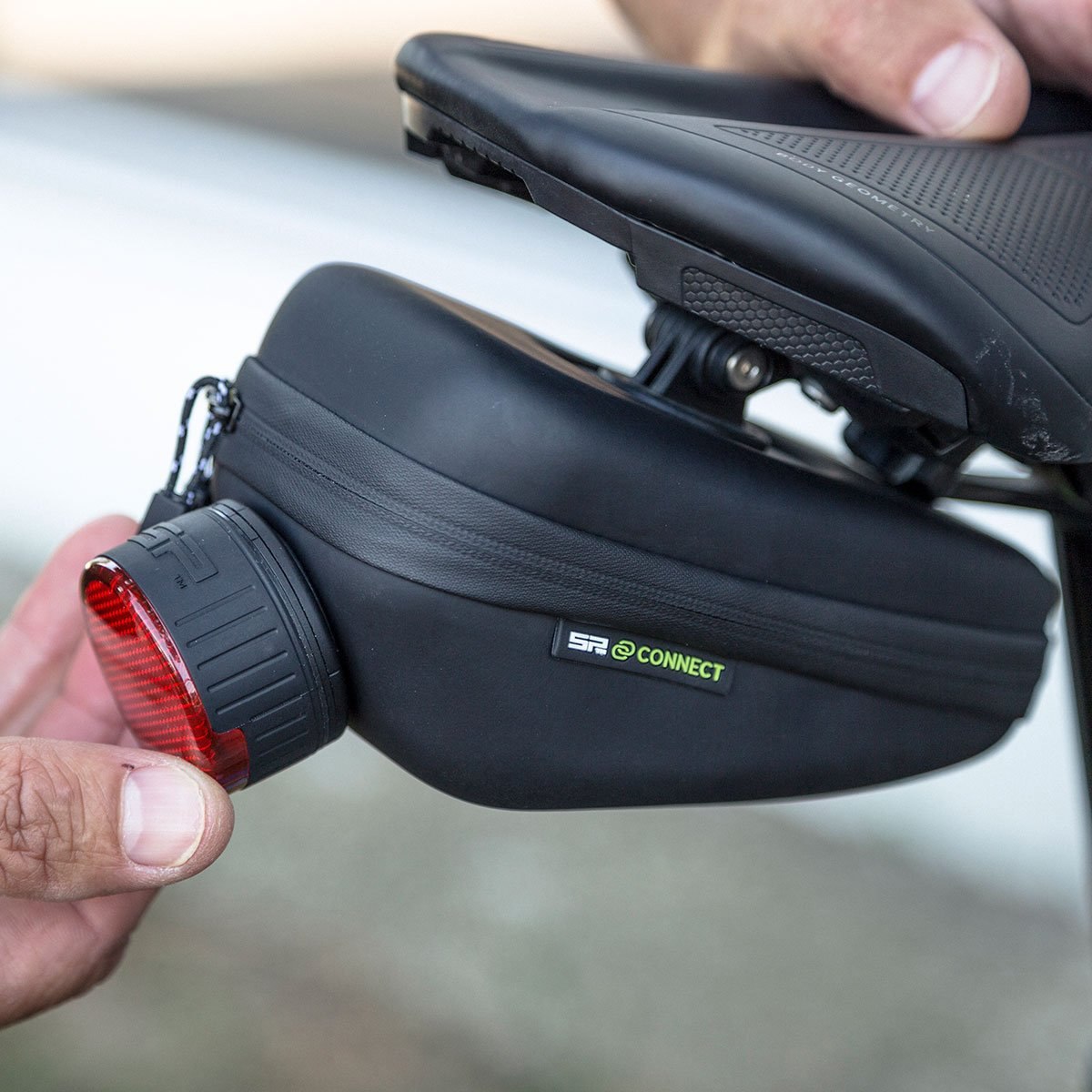 Bộ Hộp Đựng SP Connect Saddle - Lắp Vào Yên Xe Đạp, Đựng Thiết Bị Cần Thiết - Hàng chính hãng