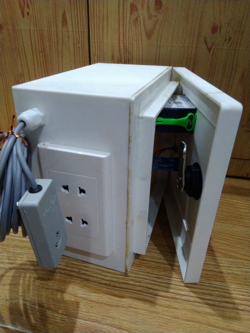 Tủ cảm biến đo độ ẩm cho nhà yến