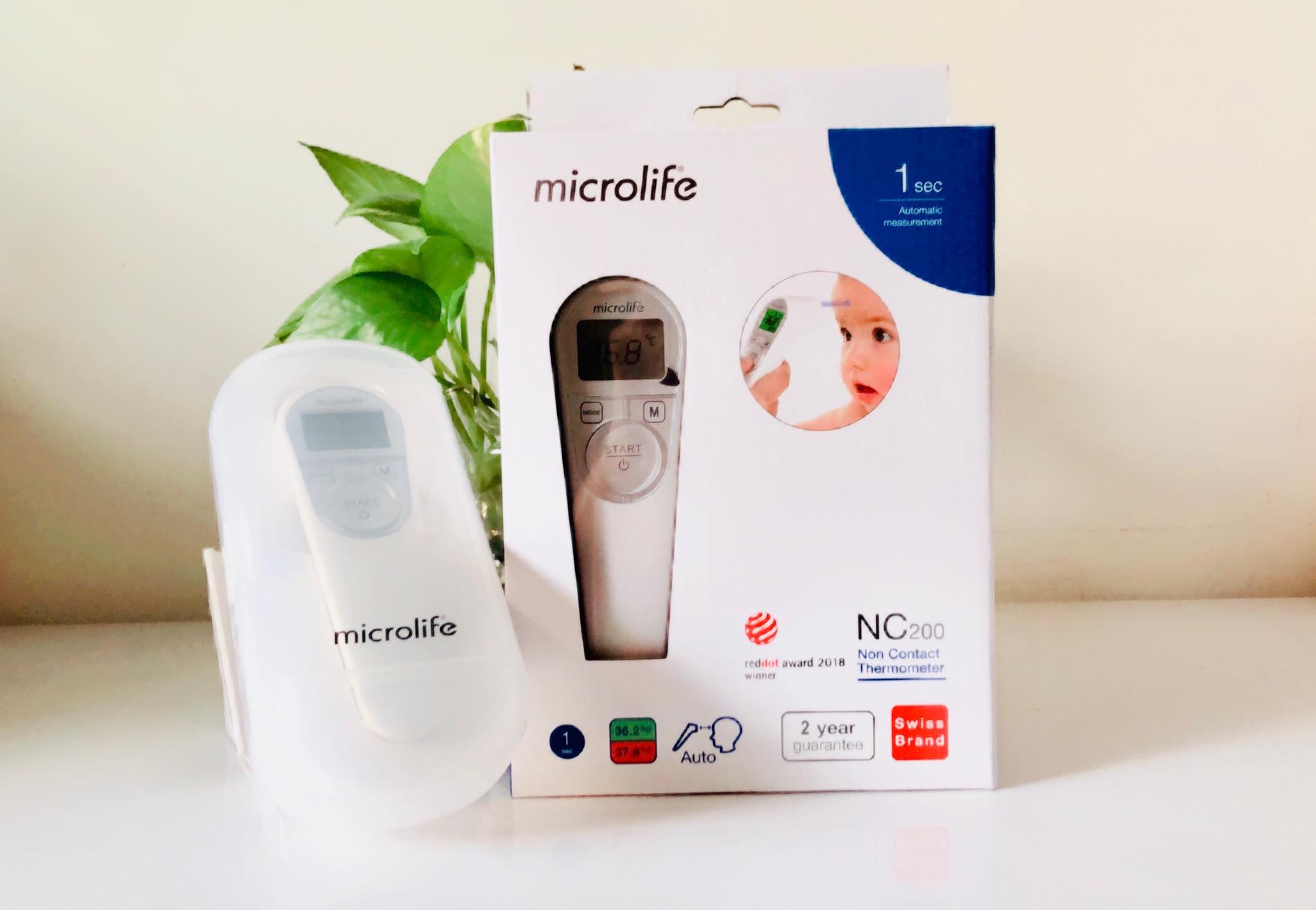 Nhiệt kế hồng ngoại đo trán chính hãng Microlife NC200 tặng 100 miếng cồn sát khuẩn