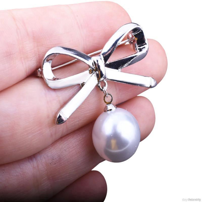 Ghim cài áo hình nơ đính ngọc trai thời trang