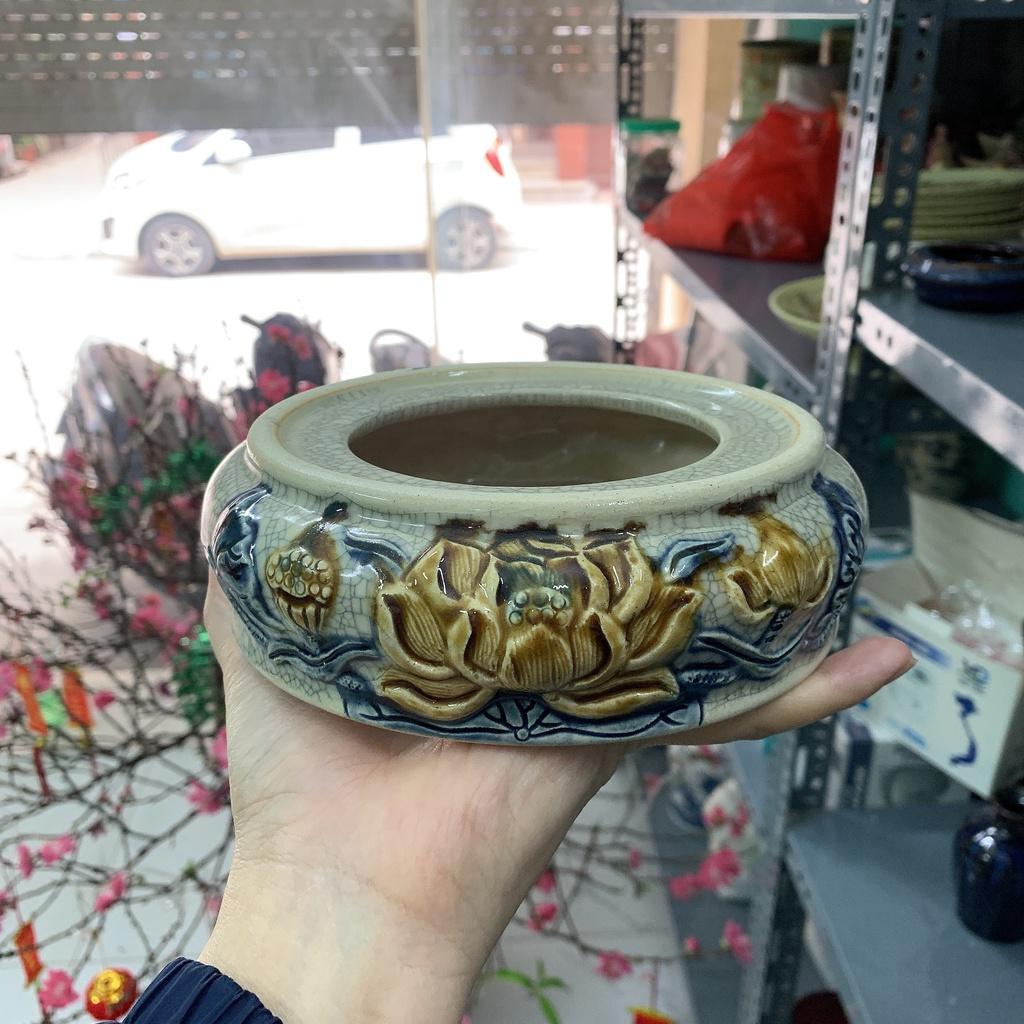 Bát hương rạn đắp nổi sen