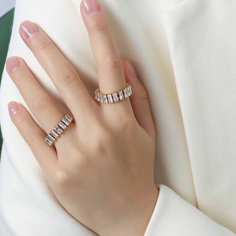 Nhẫn Nữ Đính Đá Zircon Sang Trọng Titan Ko Đen TT 4200