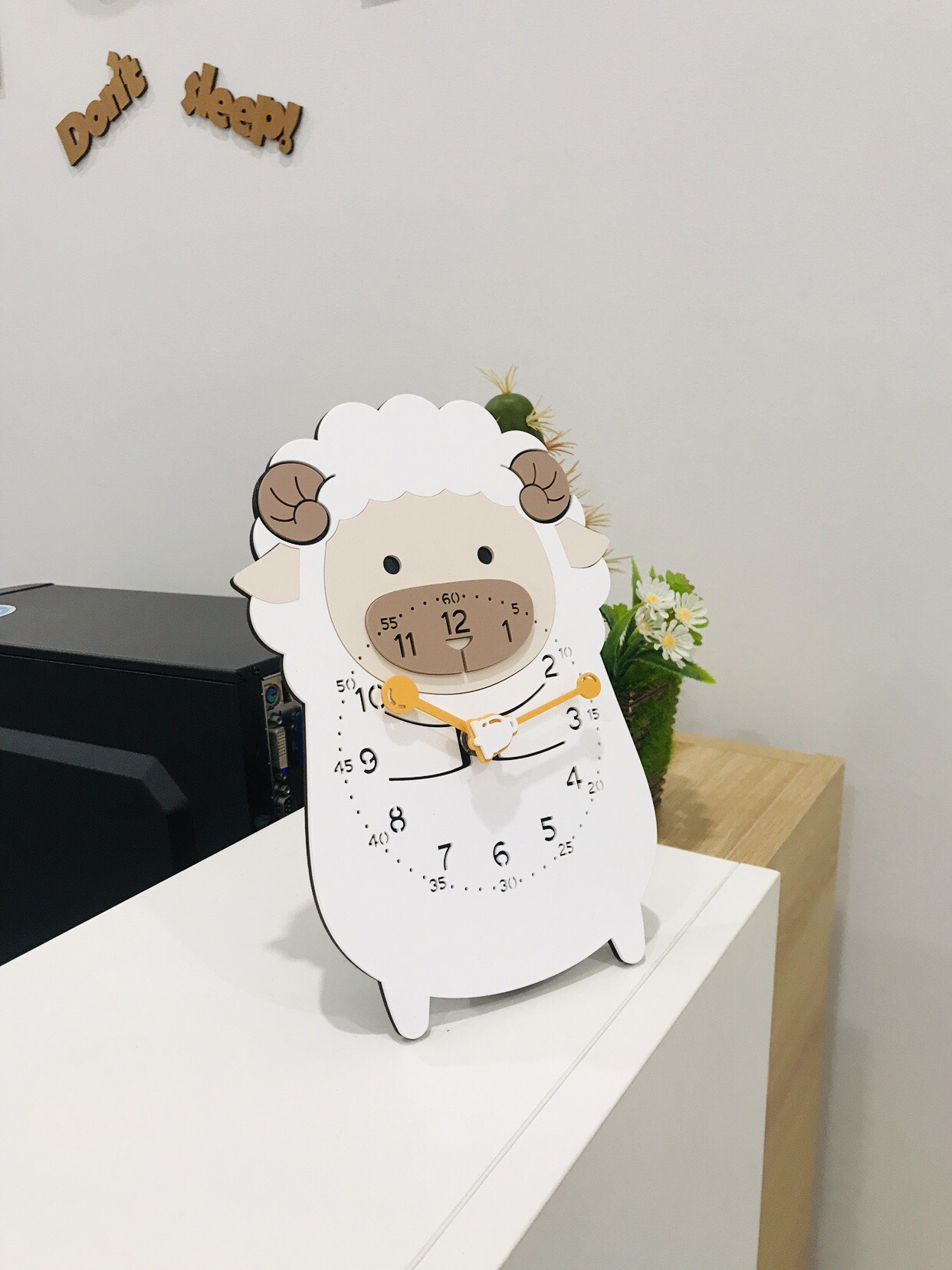 Đồng hồ để bàn hình cừu nhỏ - Sheep Desk Clock