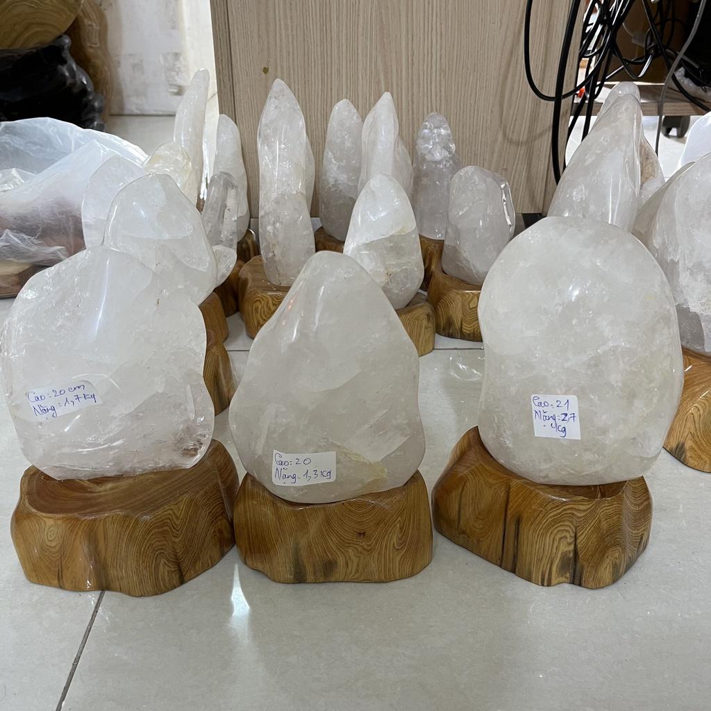 Đá, trụ đá thạch cao 25 cm nặng 2.1 kg tự nhiên cho người mệnh Thủy và Kim cả đế