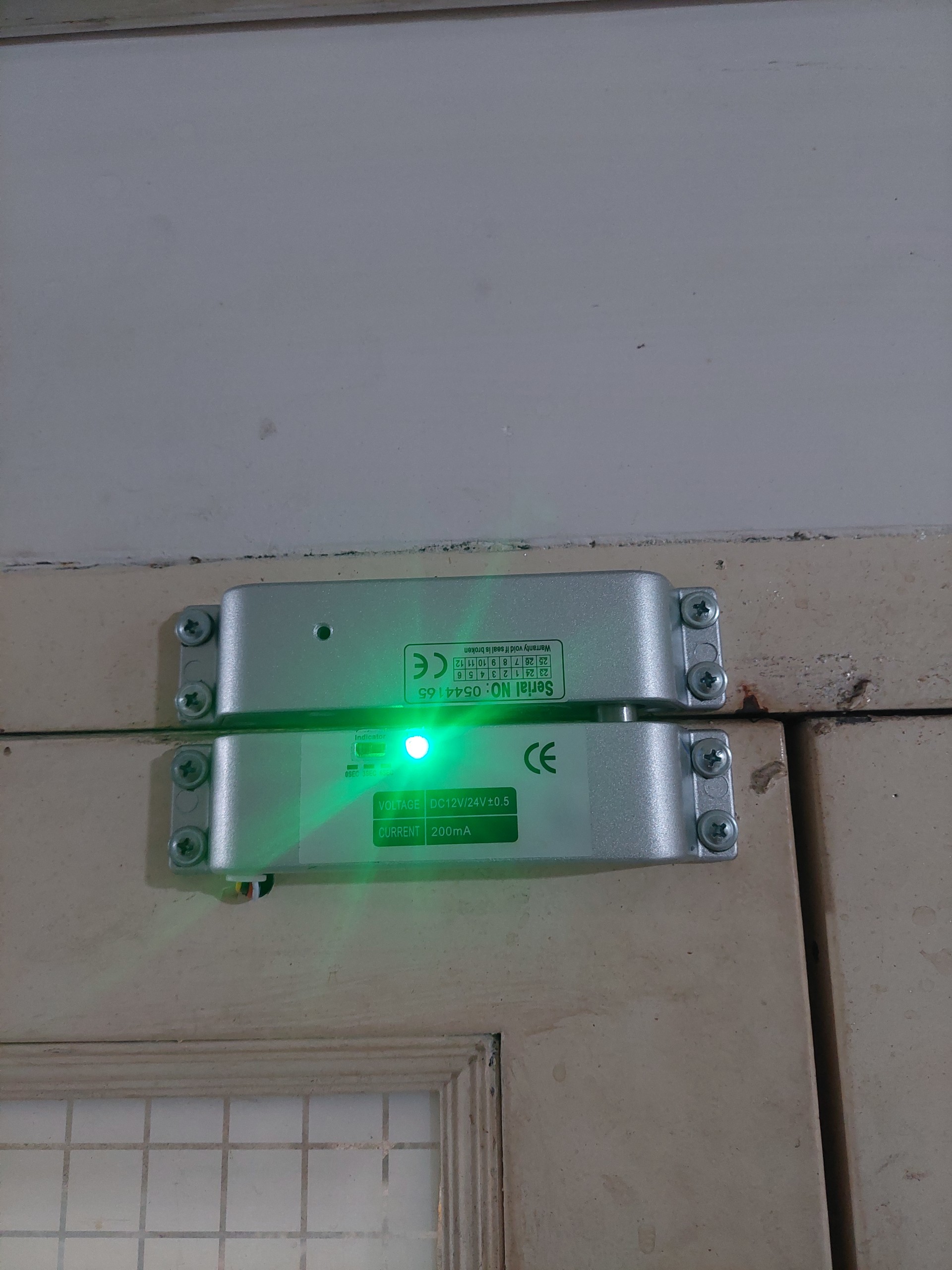 Khóa chốt thả điện từ dạng nổi gắn bề mặt 4 dây SG-L04B13 ( Hàng nhập khẩu)