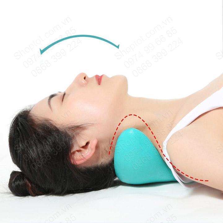 Gối massage kiêm bấm huyệt, nắn chỉnh cổ vai gáy, làm bằng nhựa mềm êm