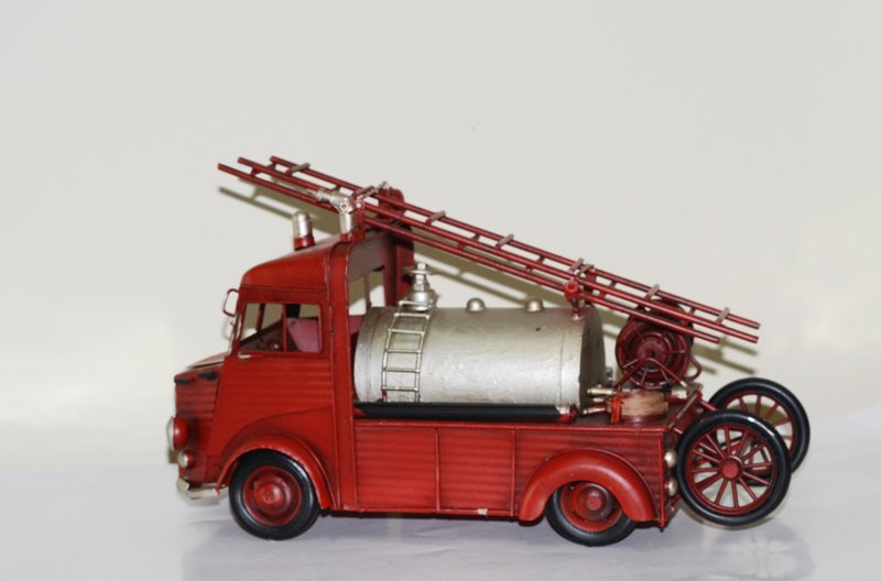 Mô hình xe cứu hỏa kim loại trưng bày/ Metal fire truck Handmade Decoration (1904D-1656)