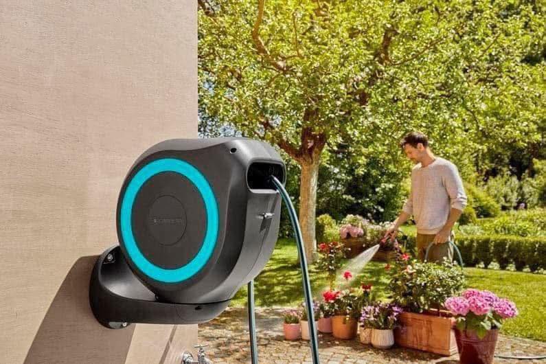 Bộ vòi tưới treo tường dây cuốn tự động 30m Gardena 18625-20 hàng chính hãng