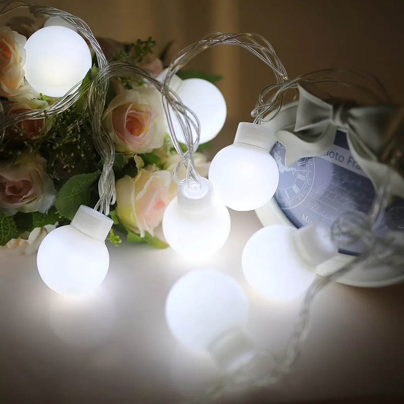 Dây đèn trang trí bóng tròn ping pong lớn 4cm trang trí kích thước 5m 20 led cắm điiện