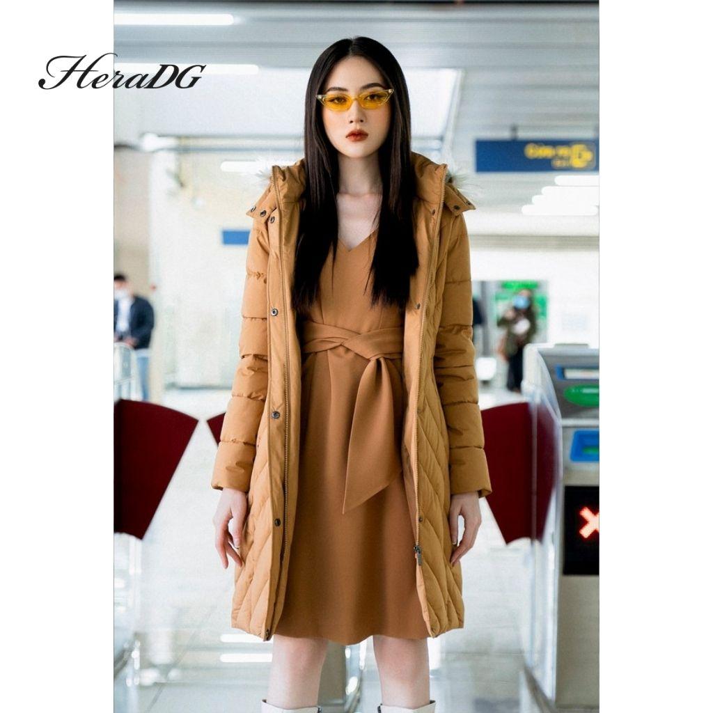 Áo Khoác Phao Nữ Dáng Dài HeraDG Túi Chéo Chần Chéo Kèm Mũ Lông Sang Trọng, Vải Gió Chống Nước Chống Bám Bụi WJKBA11