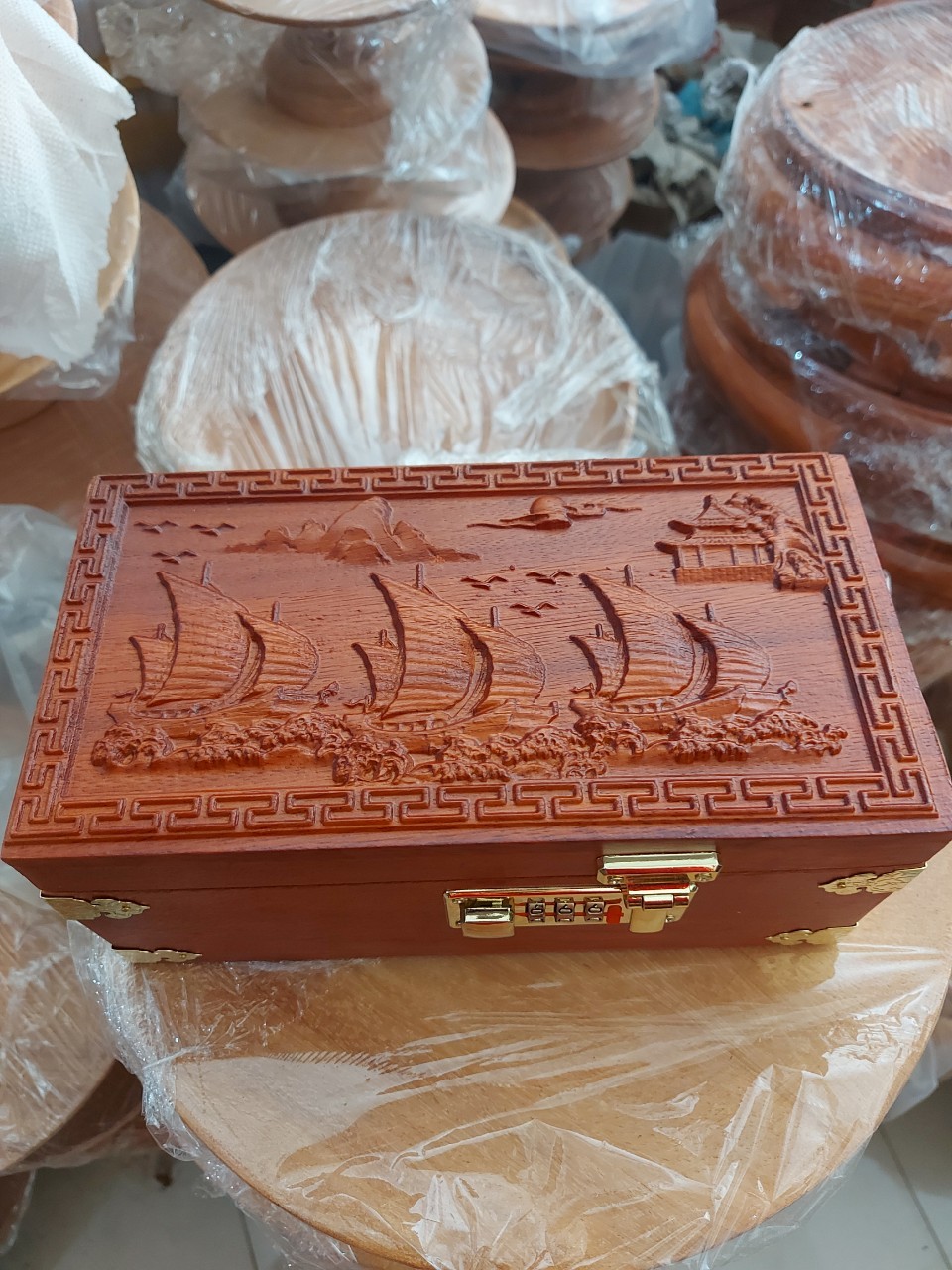 Hộp đựng tiền tiết kiệm có khoá cao cấp bằng gỗ hương,hộp đựng con d##ấu trạm mã đáo thành công