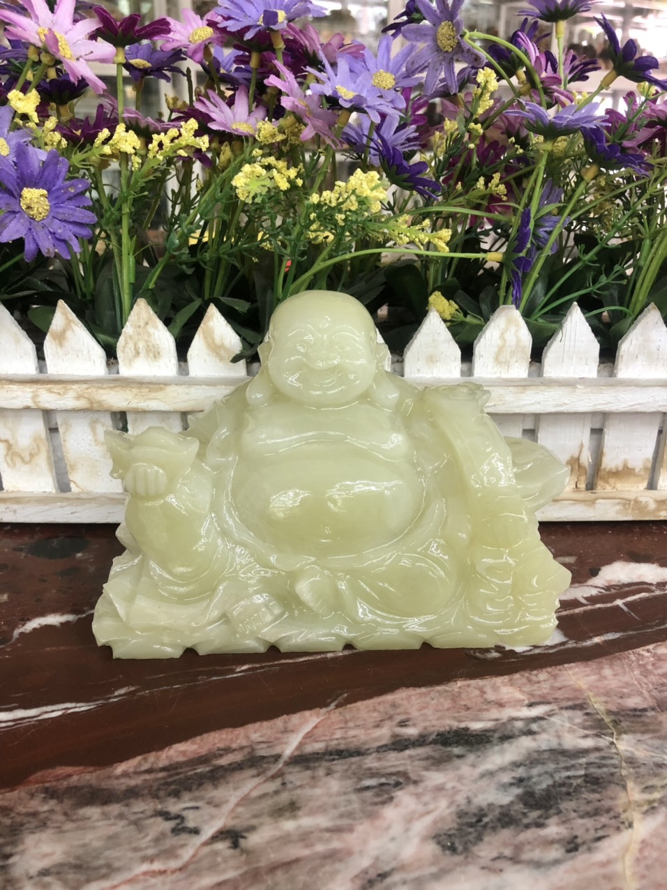 Tượng Phật Di Lặc ngồi cầm thỏi vàng và gậy như ý phong thủy đá ngọc Onyx trang trí bàn làm việc, taplo xe ô tô - Dài 15cm