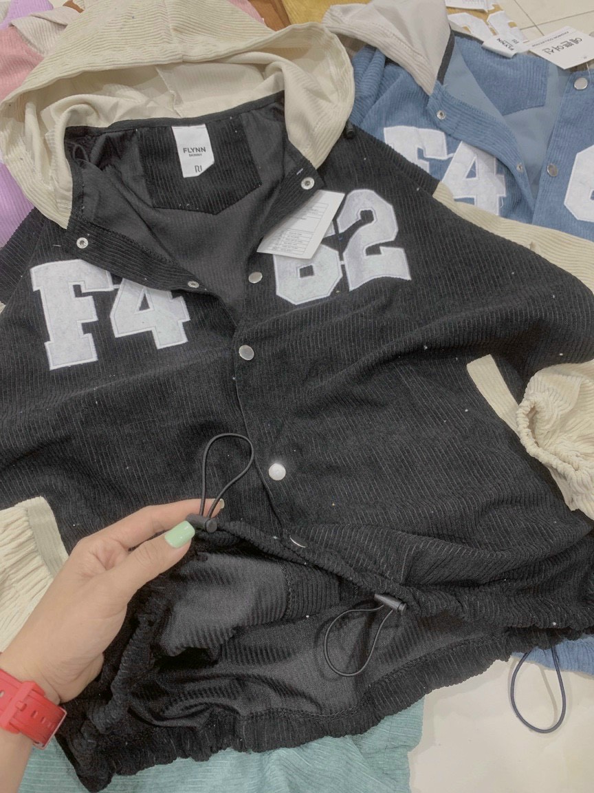Áo Khoác Nhung Kaki Kiểu Bomber Unisex Có Nón Mũ Thêu F462 Nút Bấm - Nam Nữ Teen hàn Quốc Mặc Đẹp